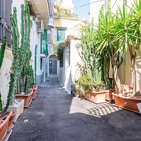 Il Borgo Apartment Napoli Bagian luar foto